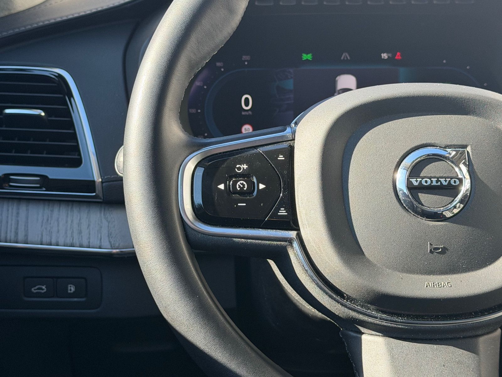 Fahrzeugabbildung Volvo XC90 T8 AWD Ultimate Dark*LUFT*AHK*360°*Massage*