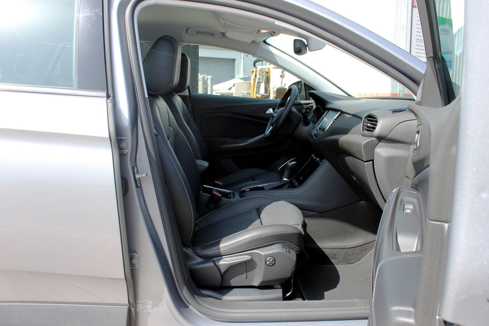 Fahrzeugabbildung Opel Grandland (X) 1.2 Innovation LED AHK ACC KAM PDC
