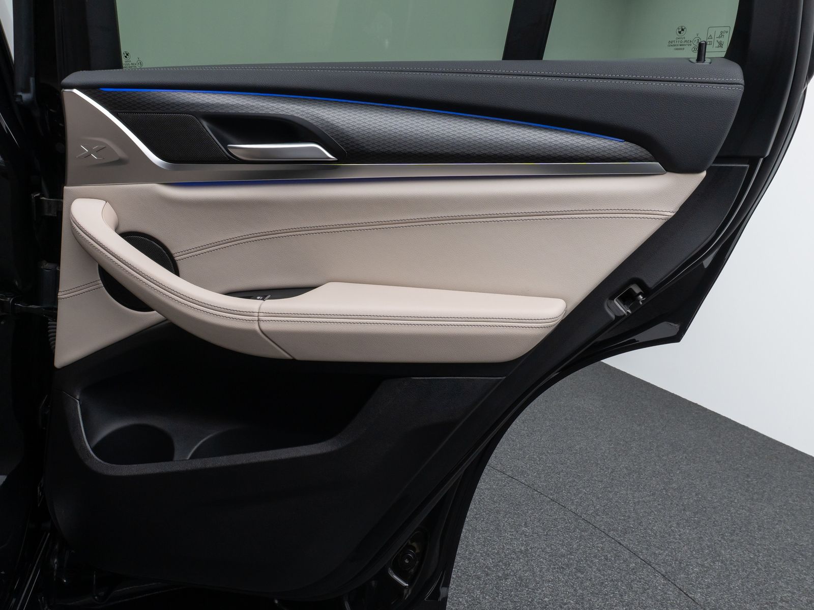 Fahrzeugabbildung BMW X4 M40i Kamera Laser HUD DAB HiFi Komfort 20Zoll