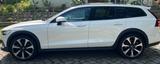 Volvo V60 CC Ultimate B5 B&W AHK Pano 3J.Gar.8x - Volvo V60 Cross Country von privat