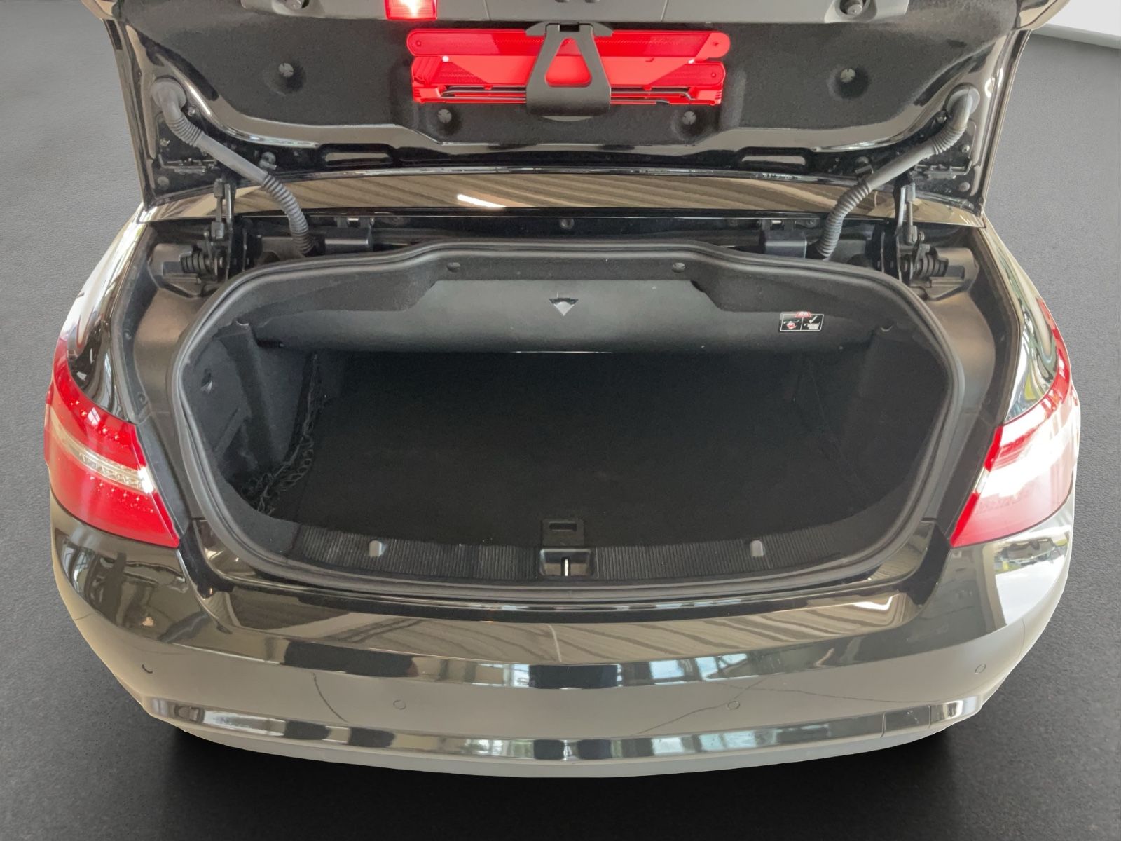 Fahrzeugabbildung Mercedes-Benz E 250 CGI AMG-Paket, H-K Sound, Memory