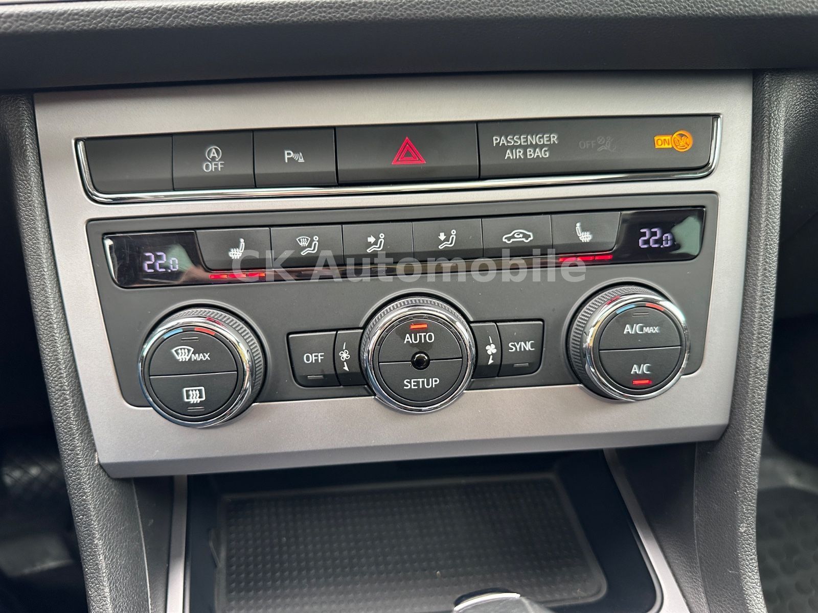 Fahrzeugabbildung SEAT Leon ST Style Automatik/Navi/Pano/Klimaa/LED/AHK