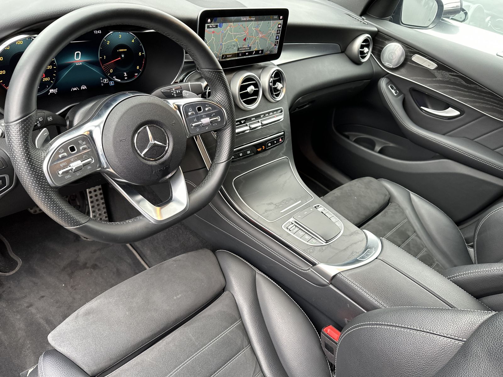 Fahrzeugabbildung Mercedes-Benz GLC 400d 4M AMG-Line NAV+LED+BURMESTER+360°+AHK