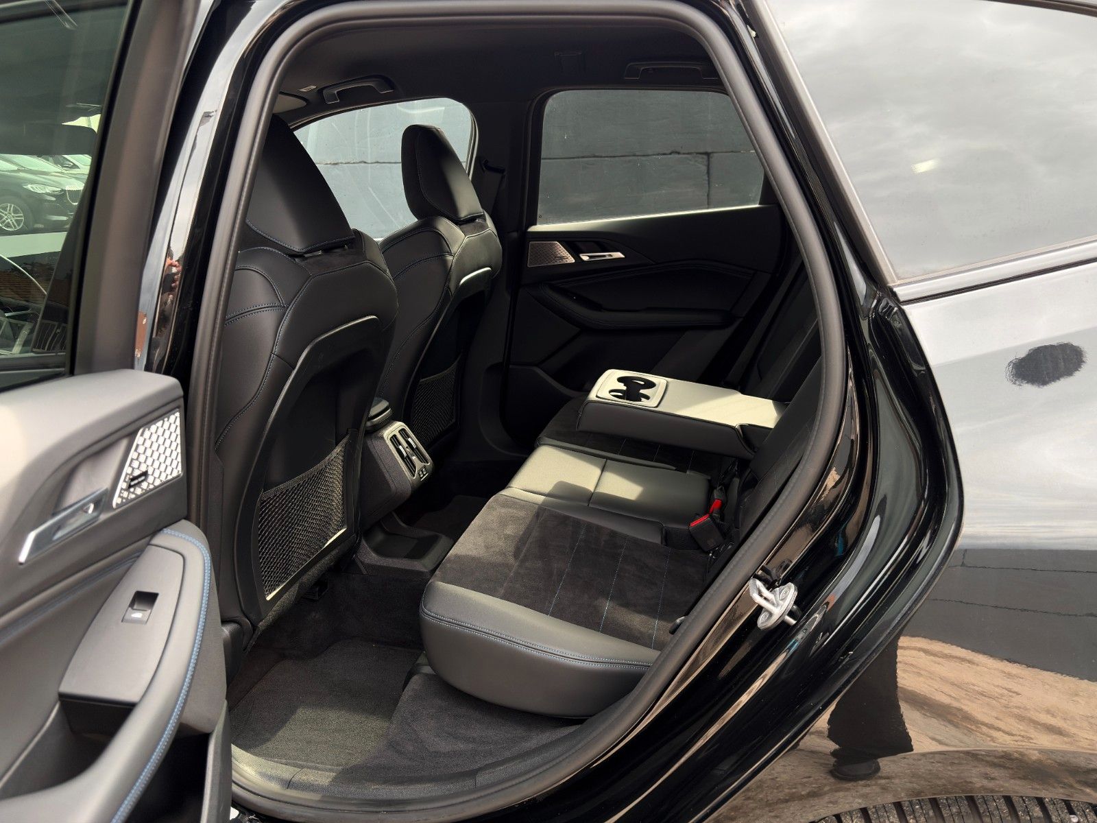 Fahrzeugabbildung BMW 218i Active Tourer M Sport Alcan. Massage CAM