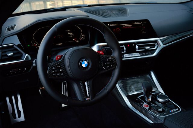 Fahrzeugabbildung BMW M4 Coupe xDrive Competition Sondermodell "KITH"