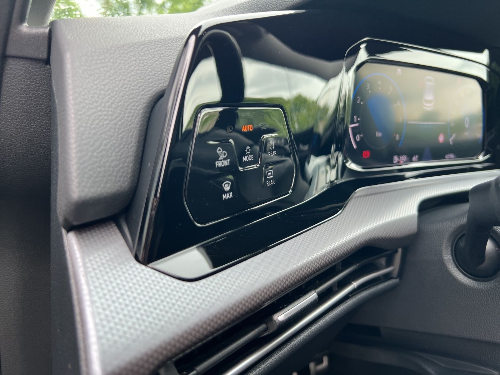 Golf VIII Active 1.5 TSI AHK*LED*Kamera*ACC*Navi