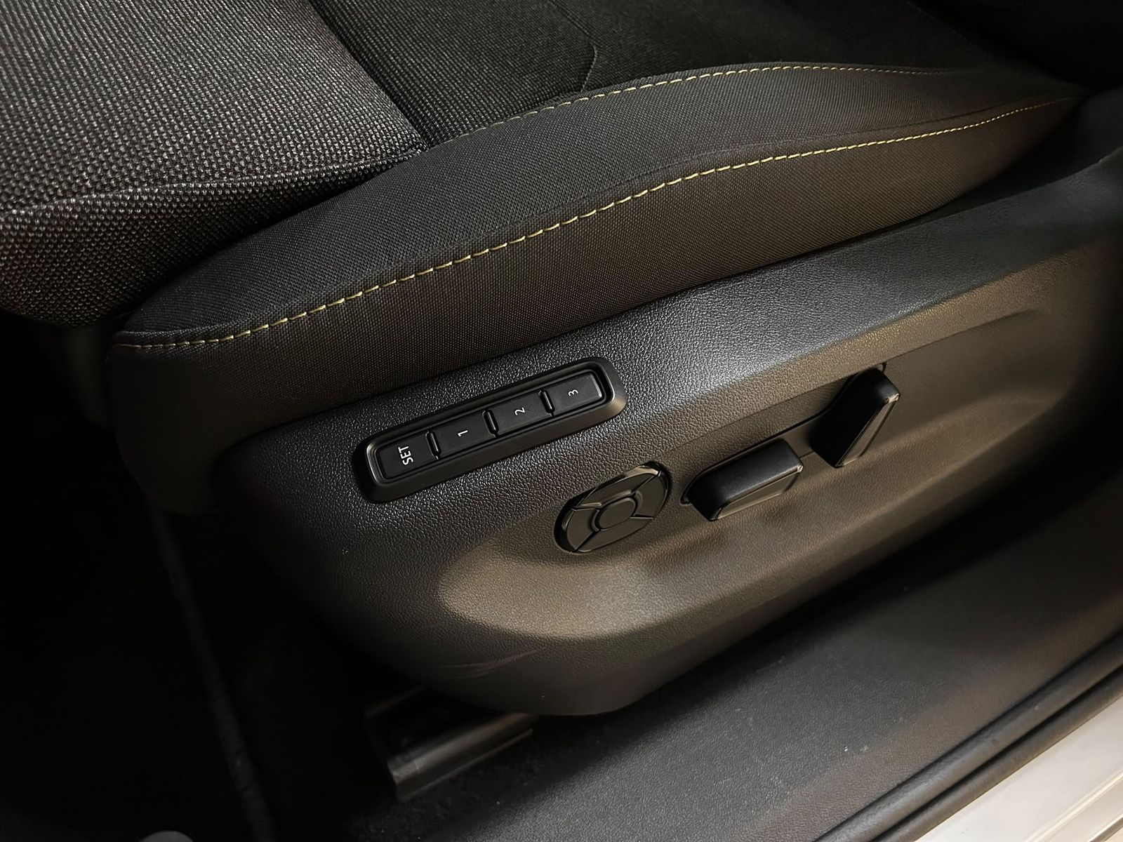 Fahrzeugabbildung SKODA Kodiaq 2.0 TDI DSG 4x4 Select 7SI+MEMO+LED++AHK+