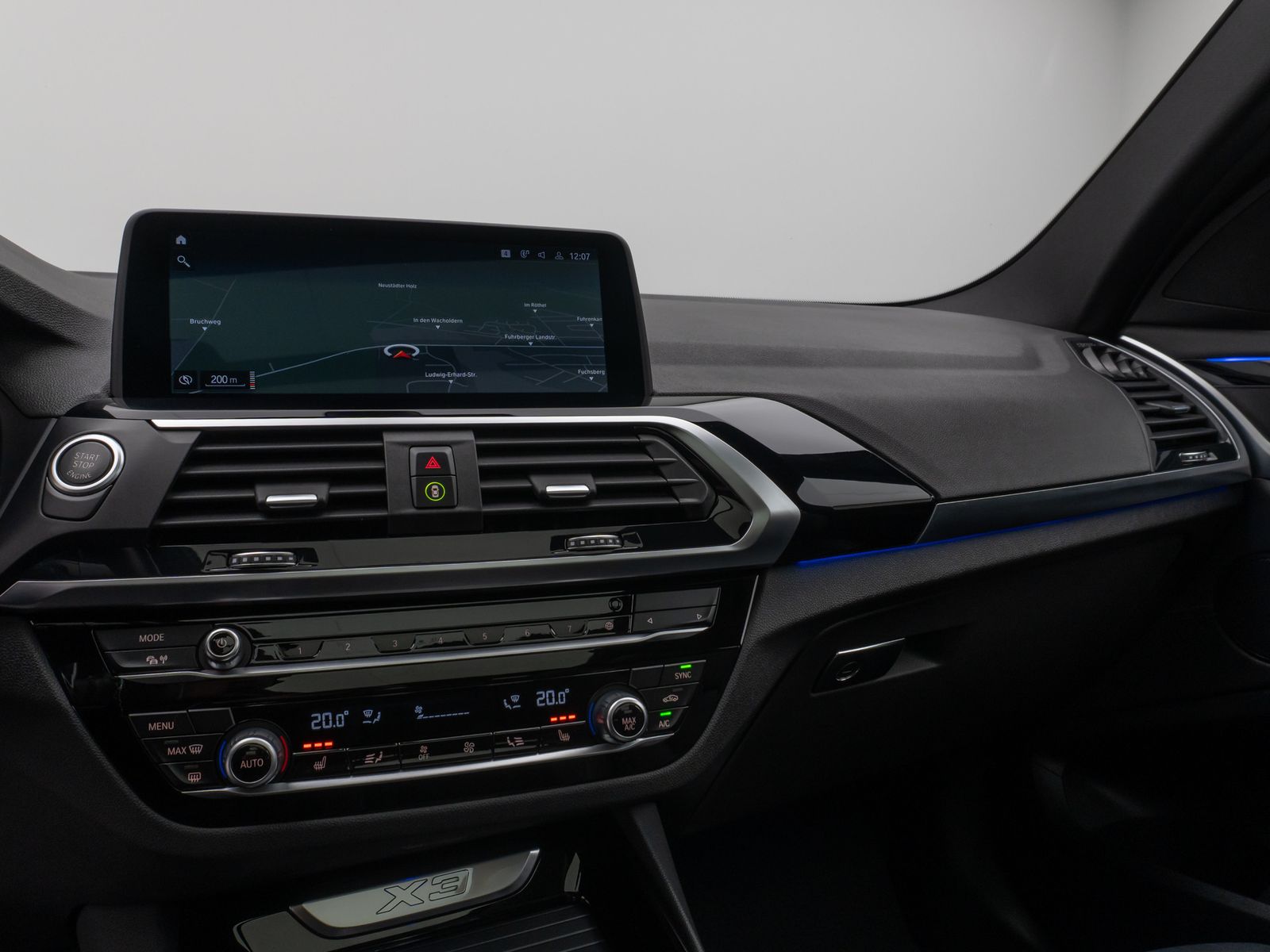 Fahrzeugabbildung BMW X3 xD30d M Sport Panorama Kamera DAB HiFi DisKey