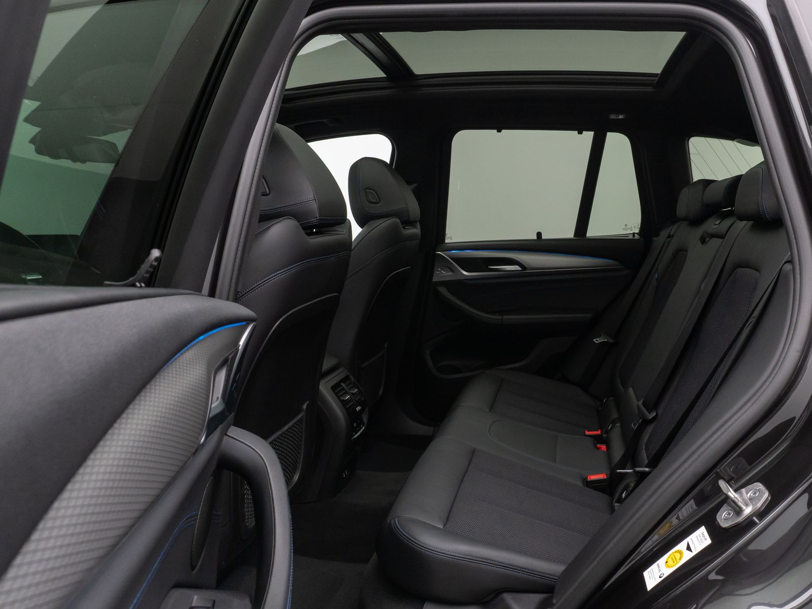 Fahrzeugabbildung BMW X3 xD30e M Sport Panorama 360°HUD DAB HiFi 20Zl