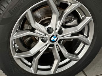 Fahrzeugabbildung BMW X3 xD20i xLine DAB HiFi Navi Kamera DrivAsis LED