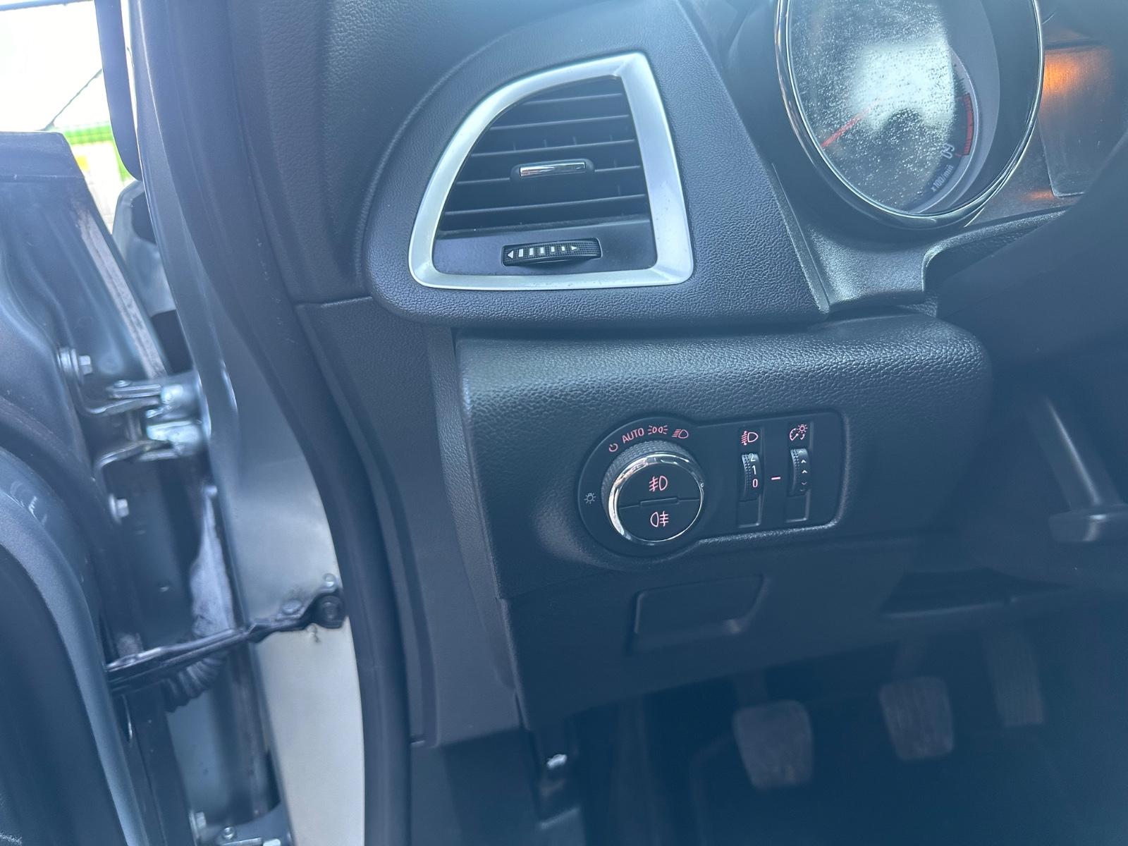 Opel Astra 2015 — photo 11