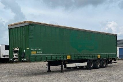 Krone Curtainsider, huckepack, Lift (no doors)