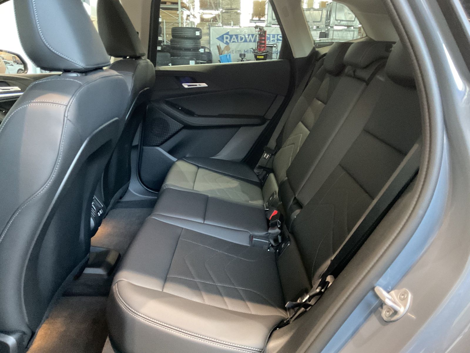 Fahrzeugabbildung BMW 230e xDrive |Aktivsitz |Komfortzugang |Head-Up D