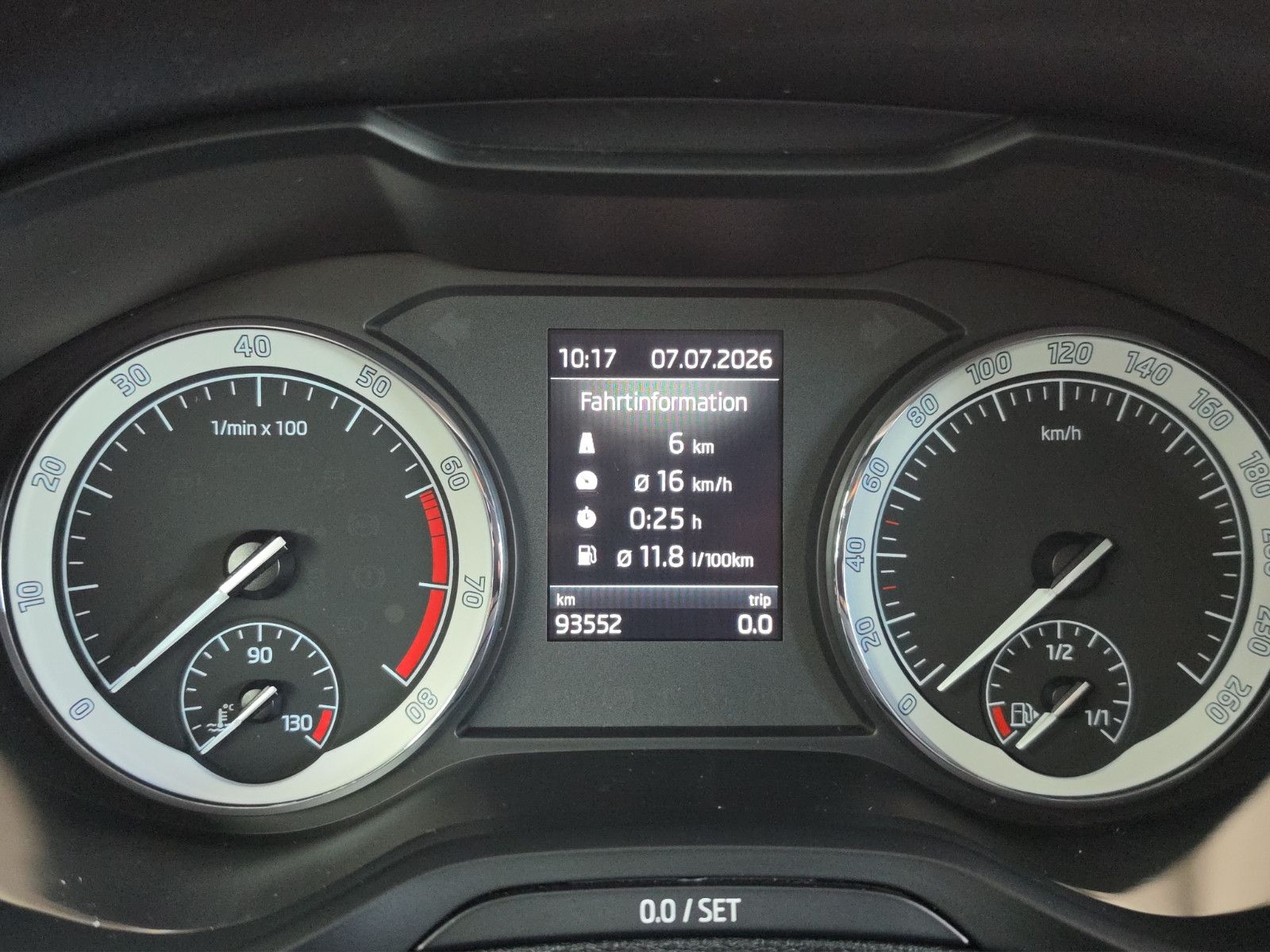 Fahrzeugabbildung SKODA Karoq Ambition Apple CarPlay
