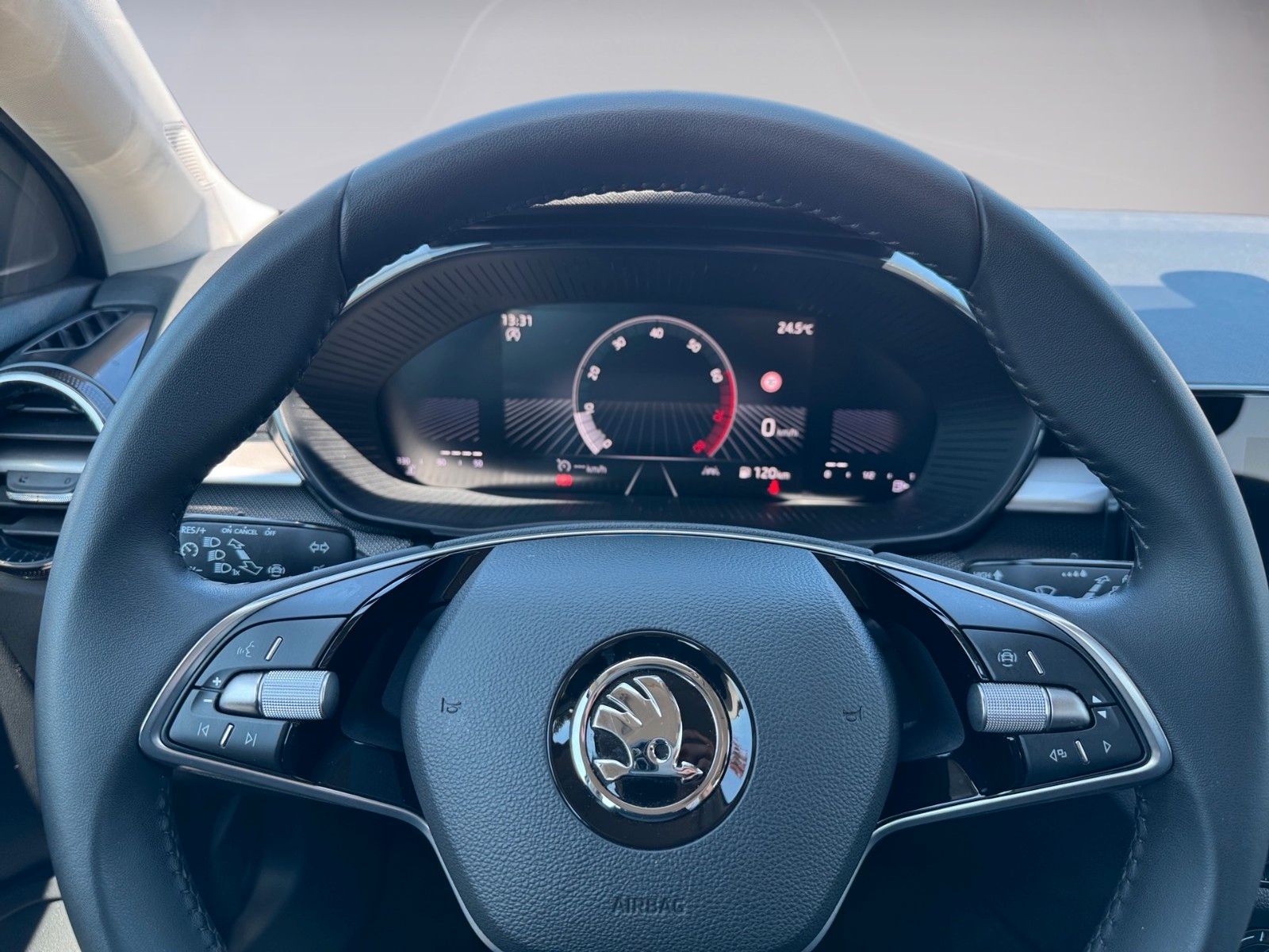 Fahrzeugabbildung SKODA Fabia Selection 1.0 MPI