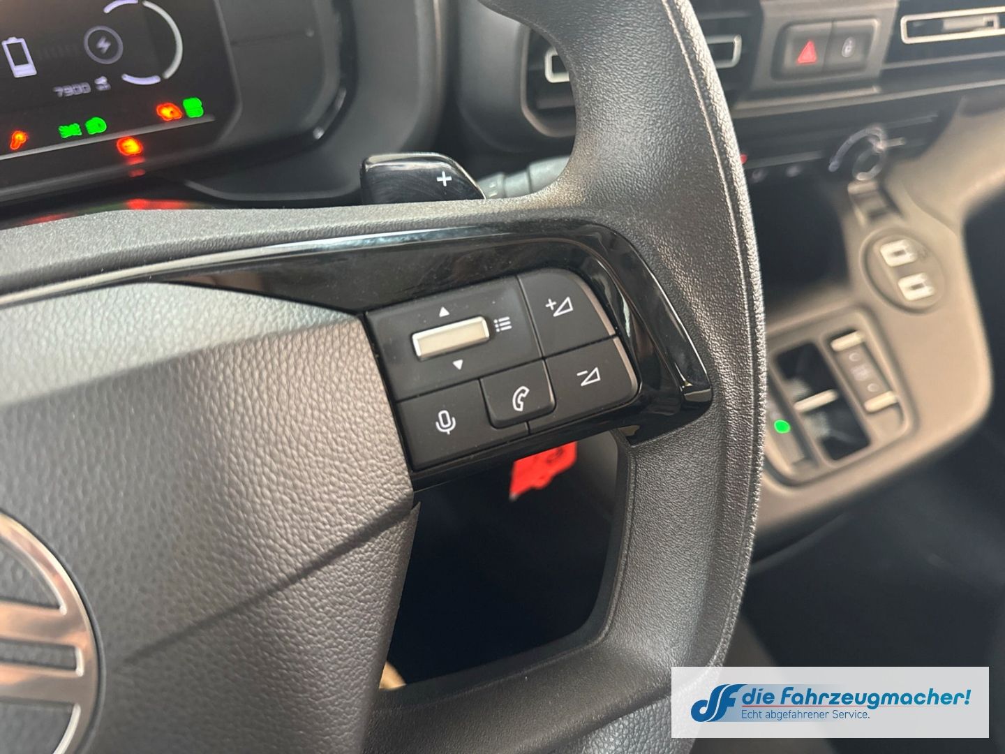 Fahrzeugabbildung Citroën Berlingo Plus Elektro Kombi M LED CarPlay Androi