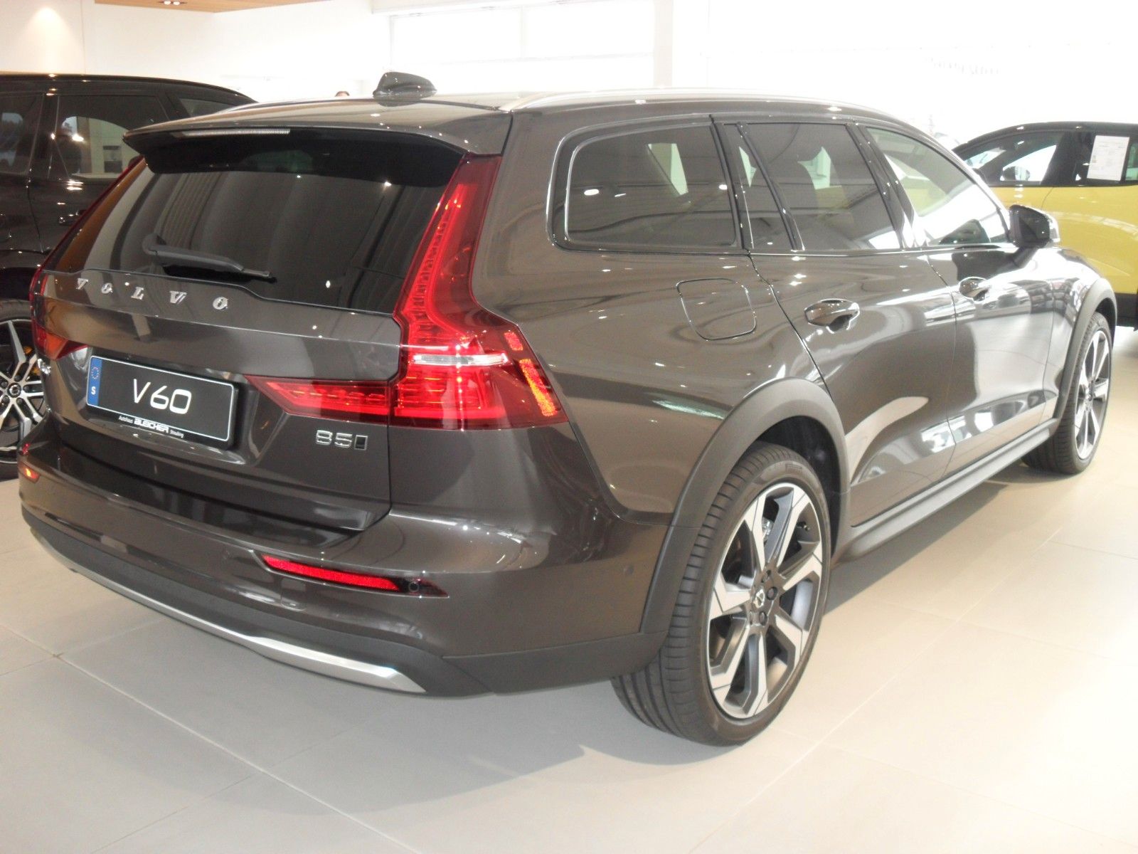 Fahrzeugabbildung Volvo V60 B5 Cross Country Plus AWD ++ Tageszulas.++