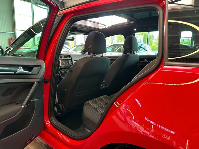 Volkswagen Golf *1.HAND*PANO*STHZ*AHK*ACC*NAV*2-ZONEN*