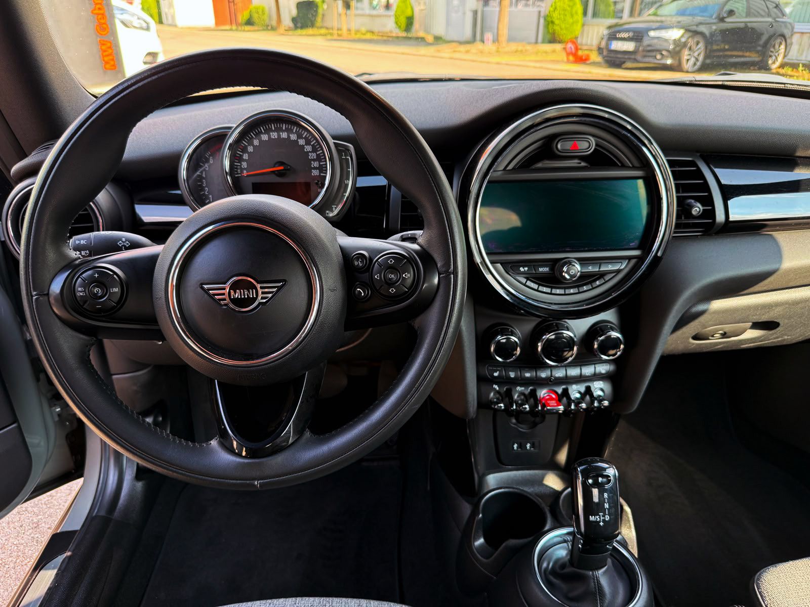 Fahrzeugabbildung MINI Cooper Cabrio Steptr. PDC KAM NAV LED TEMP SHZ