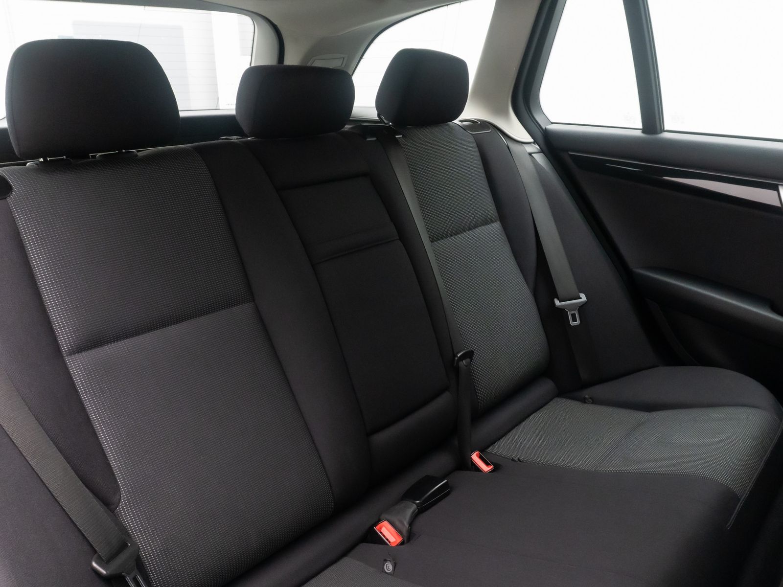 Fahrzeugabbildung Mercedes-Benz C 180 BlueEfficiency AHK Navi HiFi PDC KlimaAut