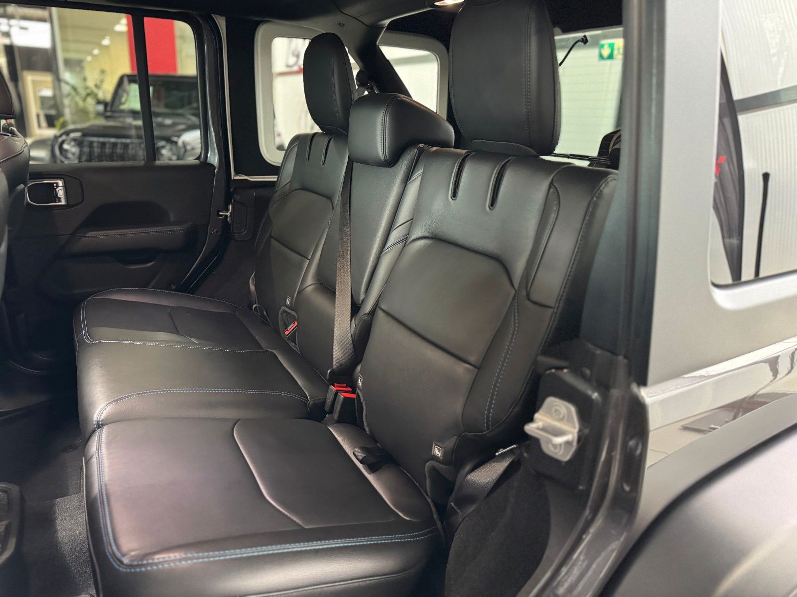 Fahrzeugabbildung Jeep Wrangler Unlimited 2.0 4xe Rubicon "DUAL-TOP"