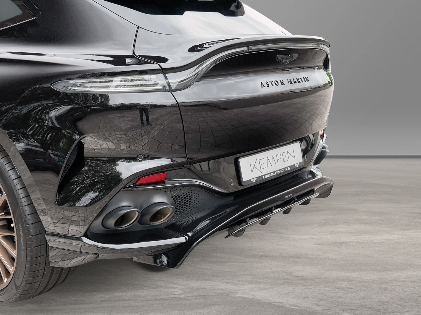 Aston Martin DBX 707 Ultramarine Black / Dark Knight foto 14