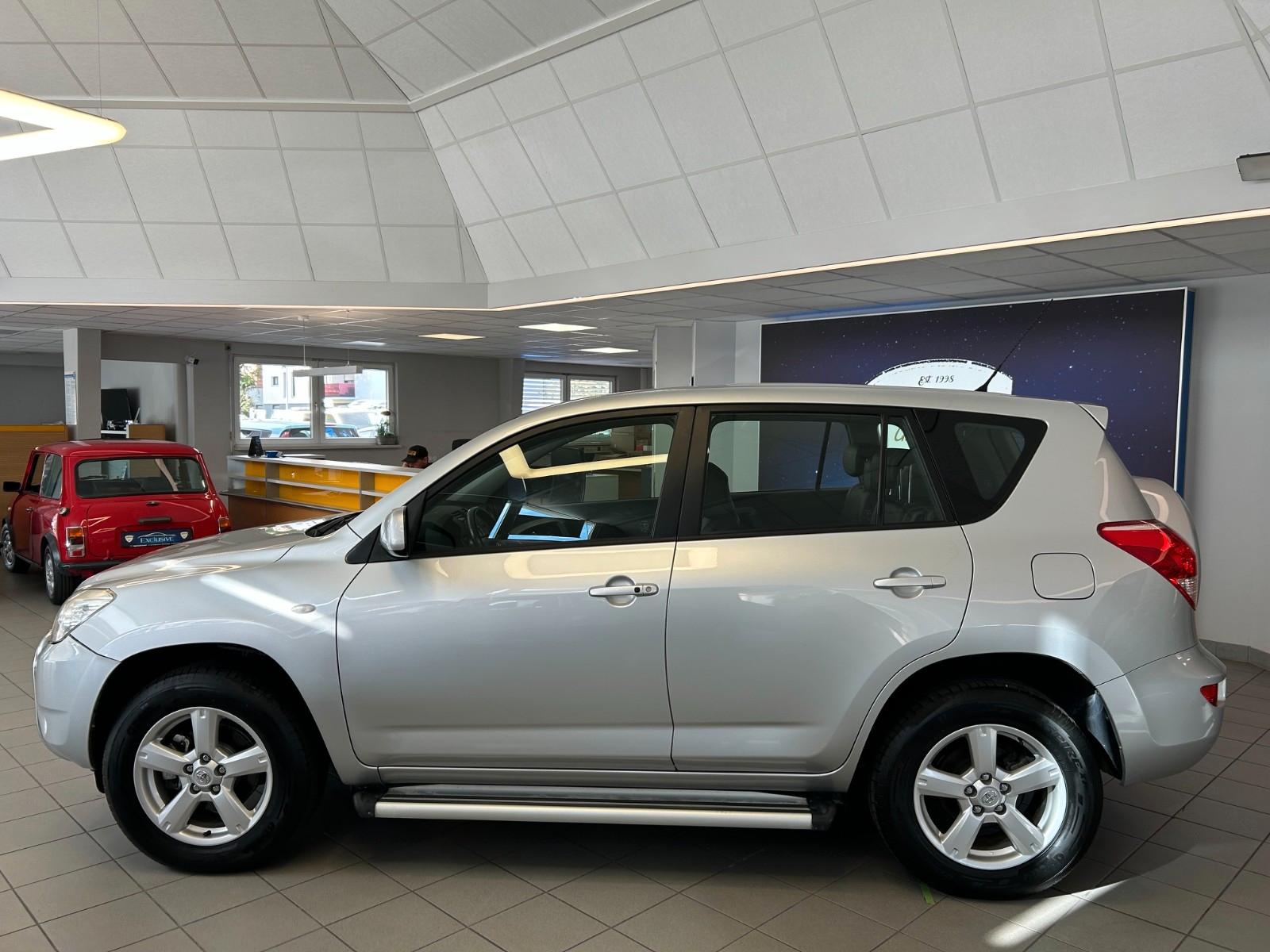 Toyota RAV4 2.0 VVT-i 152 ch 4x4 Executive • Boîte auto • 95 000 km • Cuir • Clim auto
