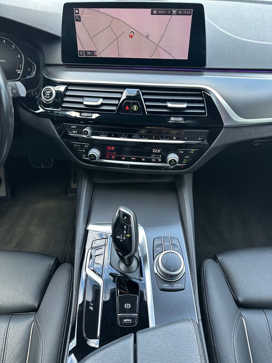 Fahrzeugabbildung BMW 540 i Touring xDrive M-Sport NAV+LED+HEAD-UP
