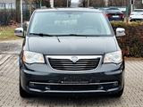 Lancia Voyager 2,8 CRDI Platinum Automatik 7 Sitzer - Lancia Voyager aus 2013