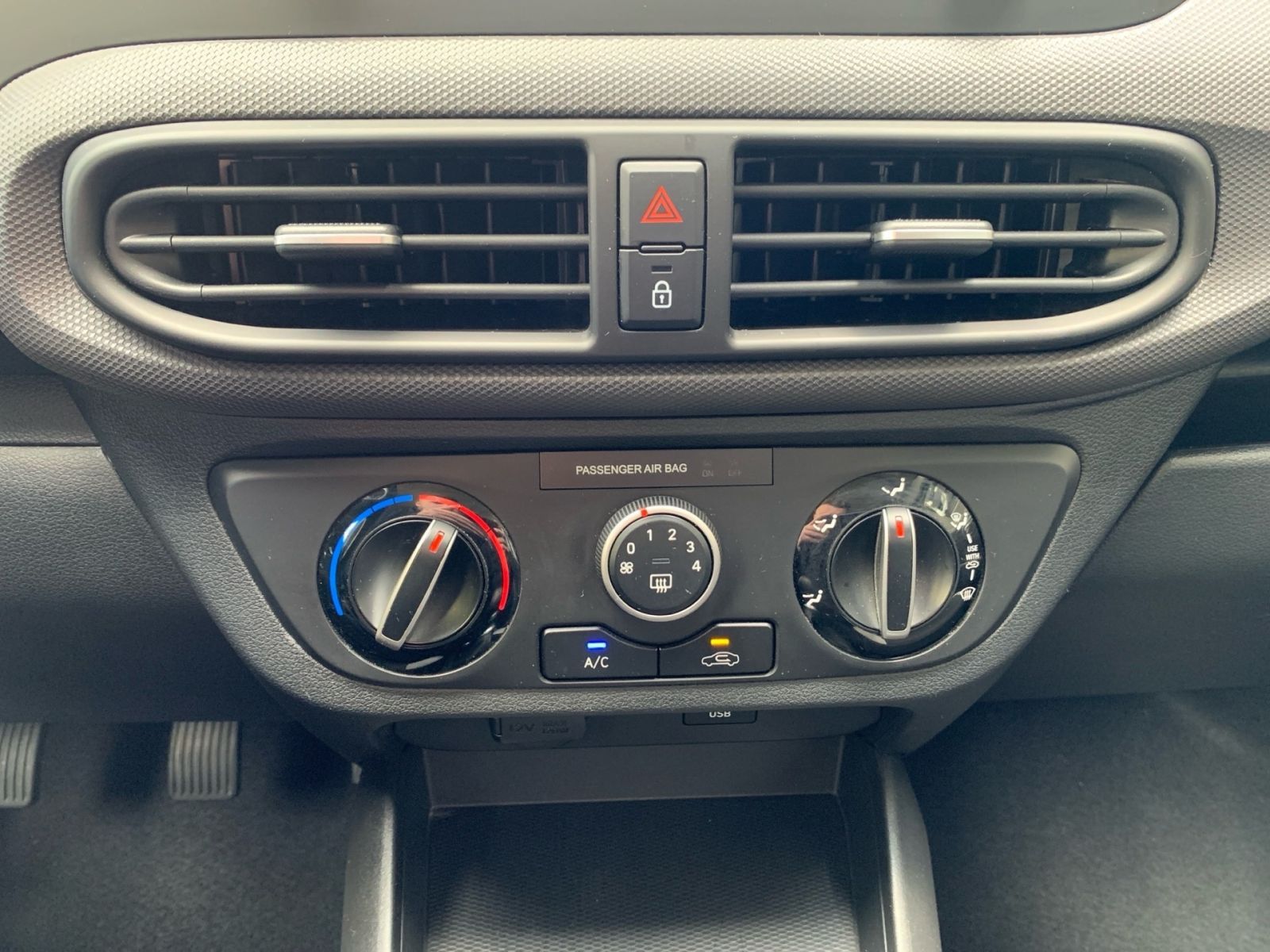 Fahrzeugabbildung Hyundai i10 1.0 Select Anhängerkupplung Sitzheizung PDC