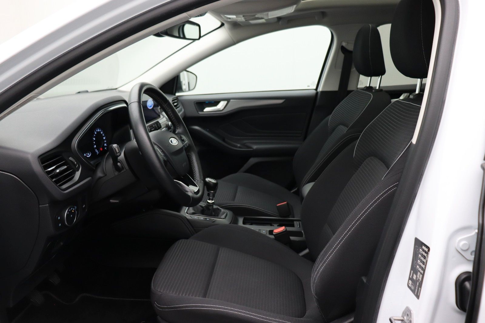 Fahrzeugabbildung Ford Focus Turnier 1.0 Titanium