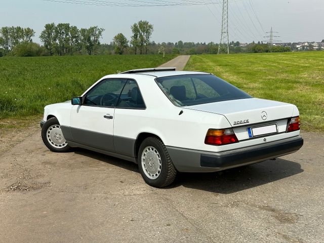 Mercedes-Benz W124 300 CE Coupe KAT - 6 Zyl. Schalter