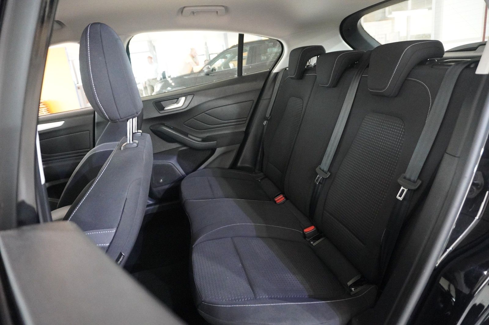 Fahrzeugabbildung Ford Focus Lim. 1.0 COOL & CONN. NAVI/LED/SPORT/SHZ