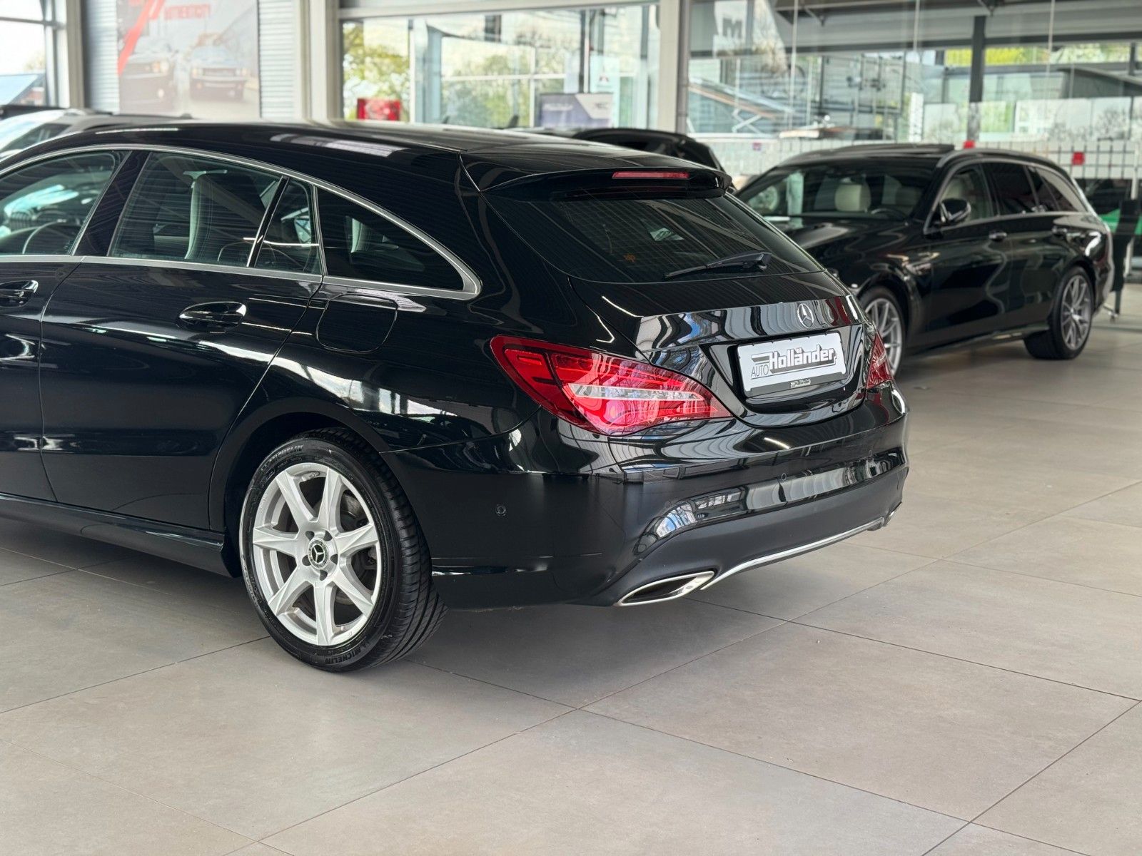 Fahrzeugabbildung Mercedes-Benz CLA 180 Shooting Brake Urban "LED + Business-P."