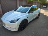 Tesla Model Y Long Range Dual Motor AWD *AHK* - weiße Tesla Model Y