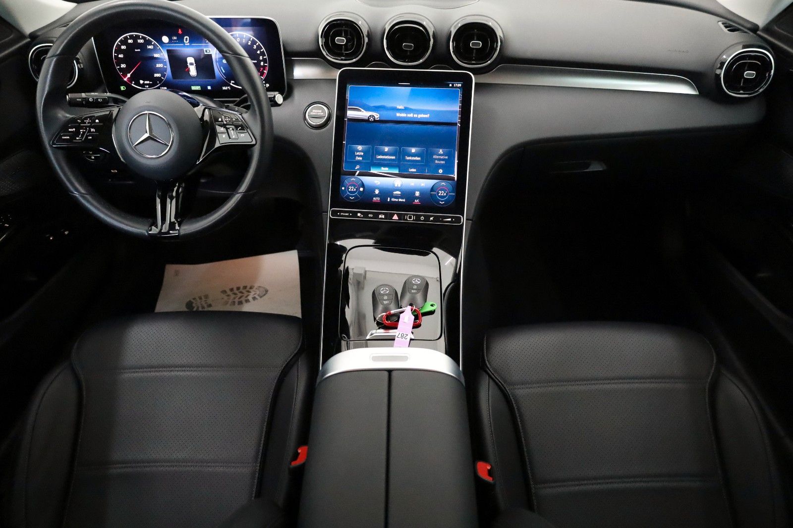 Fahrzeugabbildung Mercedes-Benz C 300e T Avantgarde T Leder,Navi,LED,SH,PDC,Park