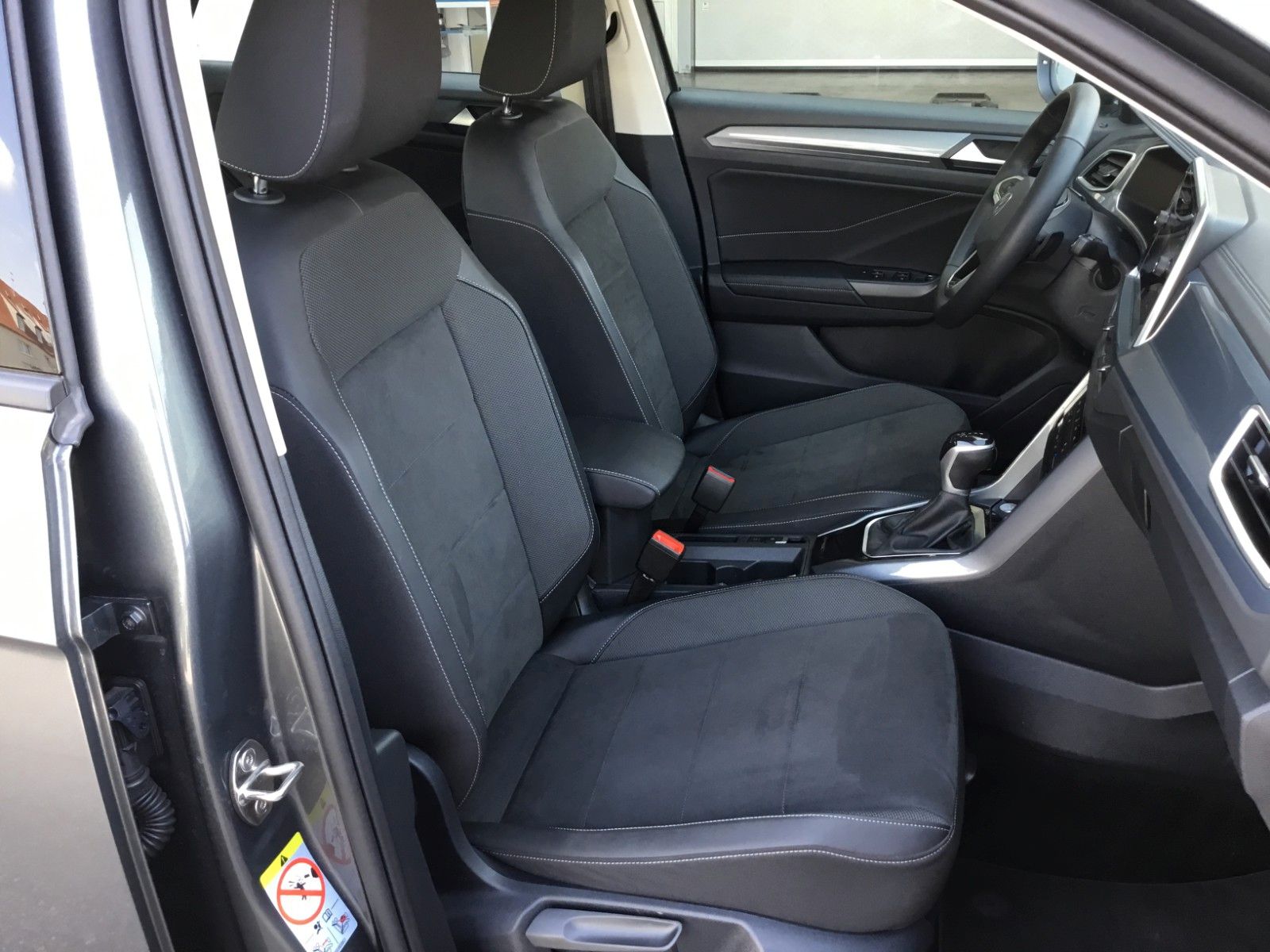 Fahrzeugabbildung Volkswagen T-Roc 1.5 TSI DSG Style+AHK+MatrixLED+ACC+Pano
