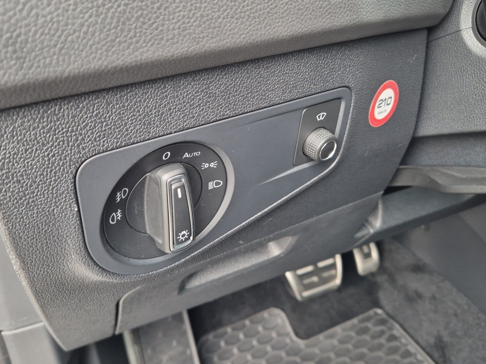 Fahrzeugabbildung Volkswagen Tiguan 2.0 TDI DSG R-Line AHK LED HuD Navi ACC