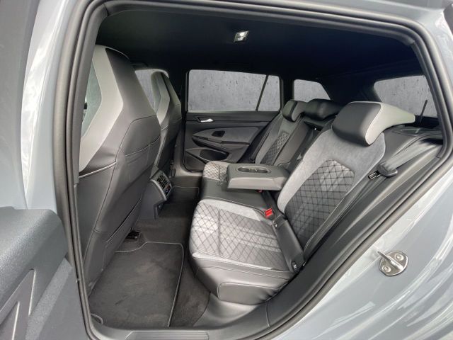 Golf VIII Variant R-Line 1.5 eTSI DSG Bluetooth