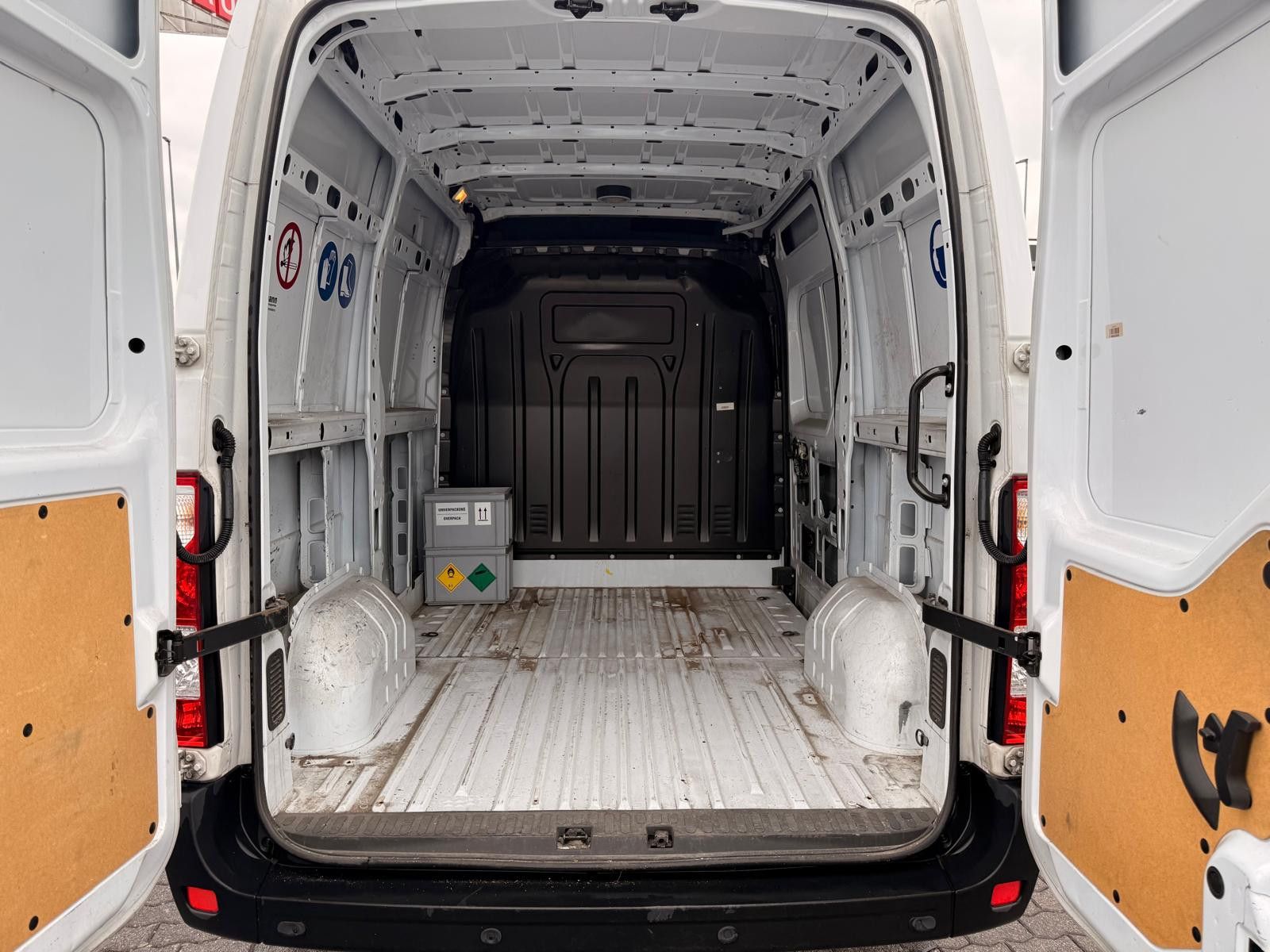 Fahrzeugabbildung Renault Master III Kasten L1H2 HKa 3,5t