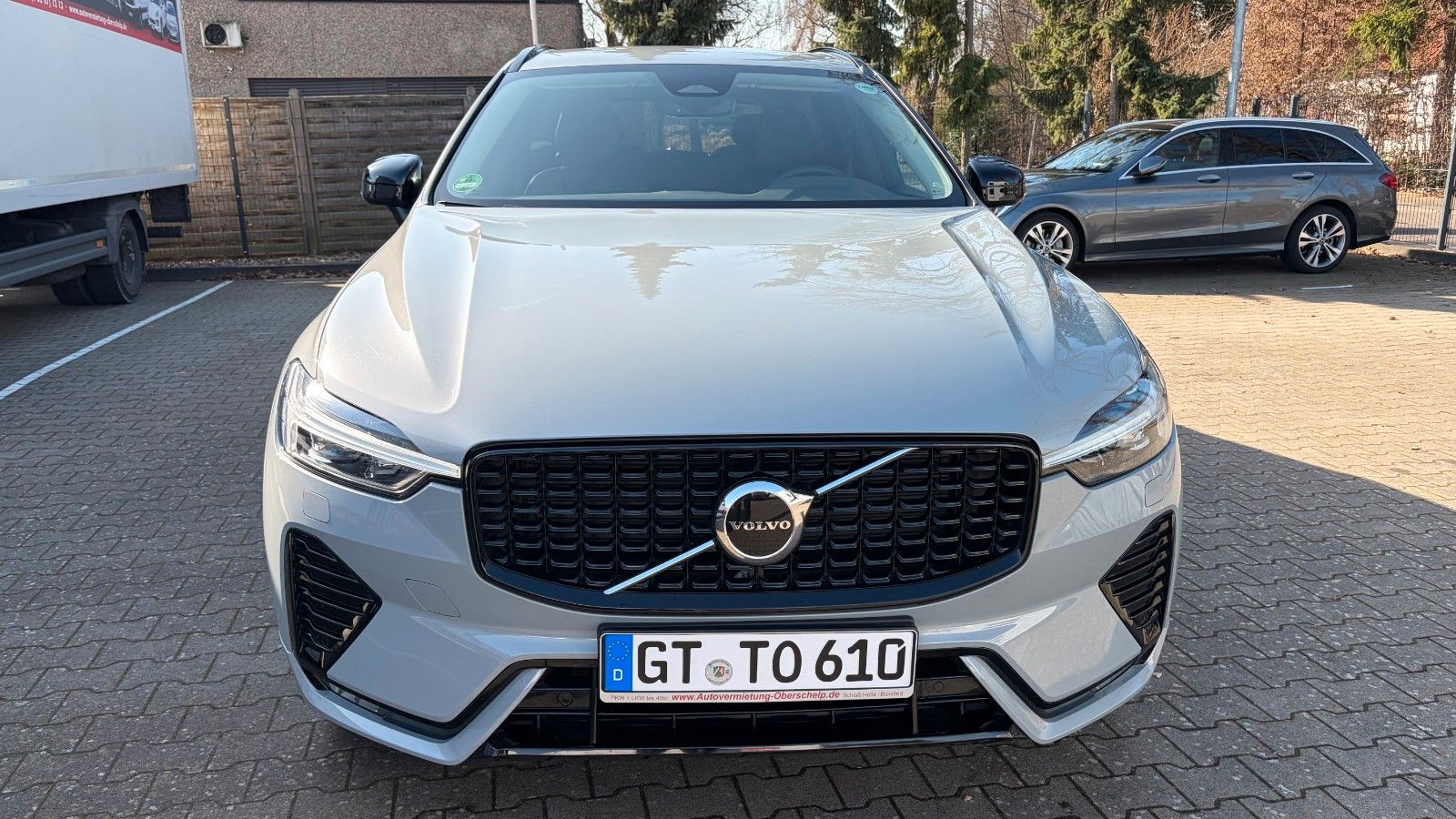Fahrzeugabbildung Volvo XC 60 Plus Dark AWD Business Paket