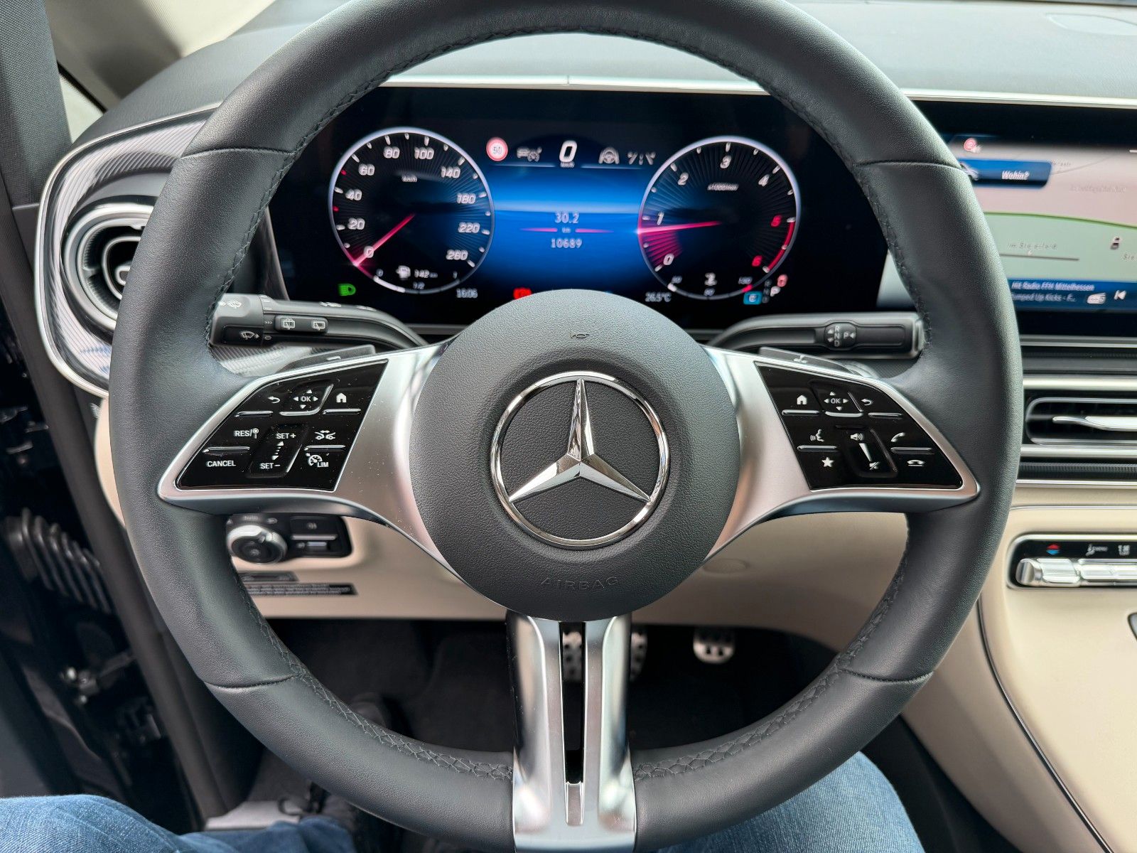 Fahrzeugabbildung Mercedes-Benz V 250 d Marco Polo 4MATIC AIRMATIC AHK2,5 Markis