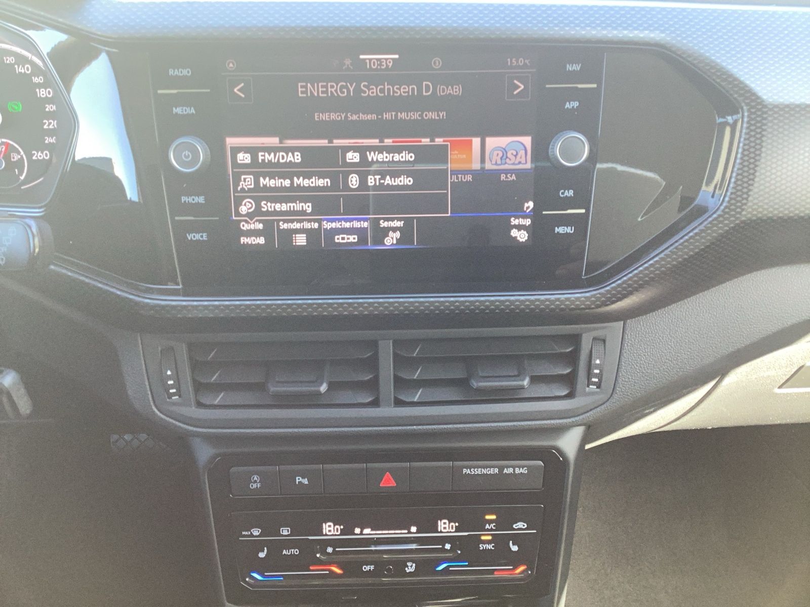 Fahrzeugabbildung Volkswagen T-Cross Life Navi Climatronic PDC SH LM