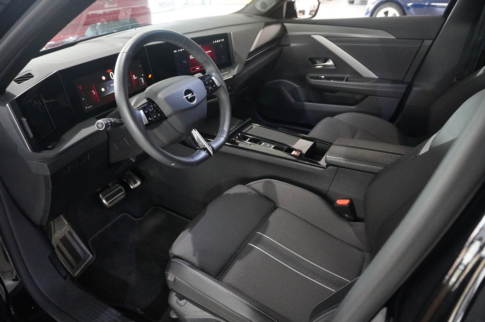 Fahrzeugabbildung Opel Astra ST 1.2T GS LINE NAVI/LED/360°/SH/SPORT/DAB