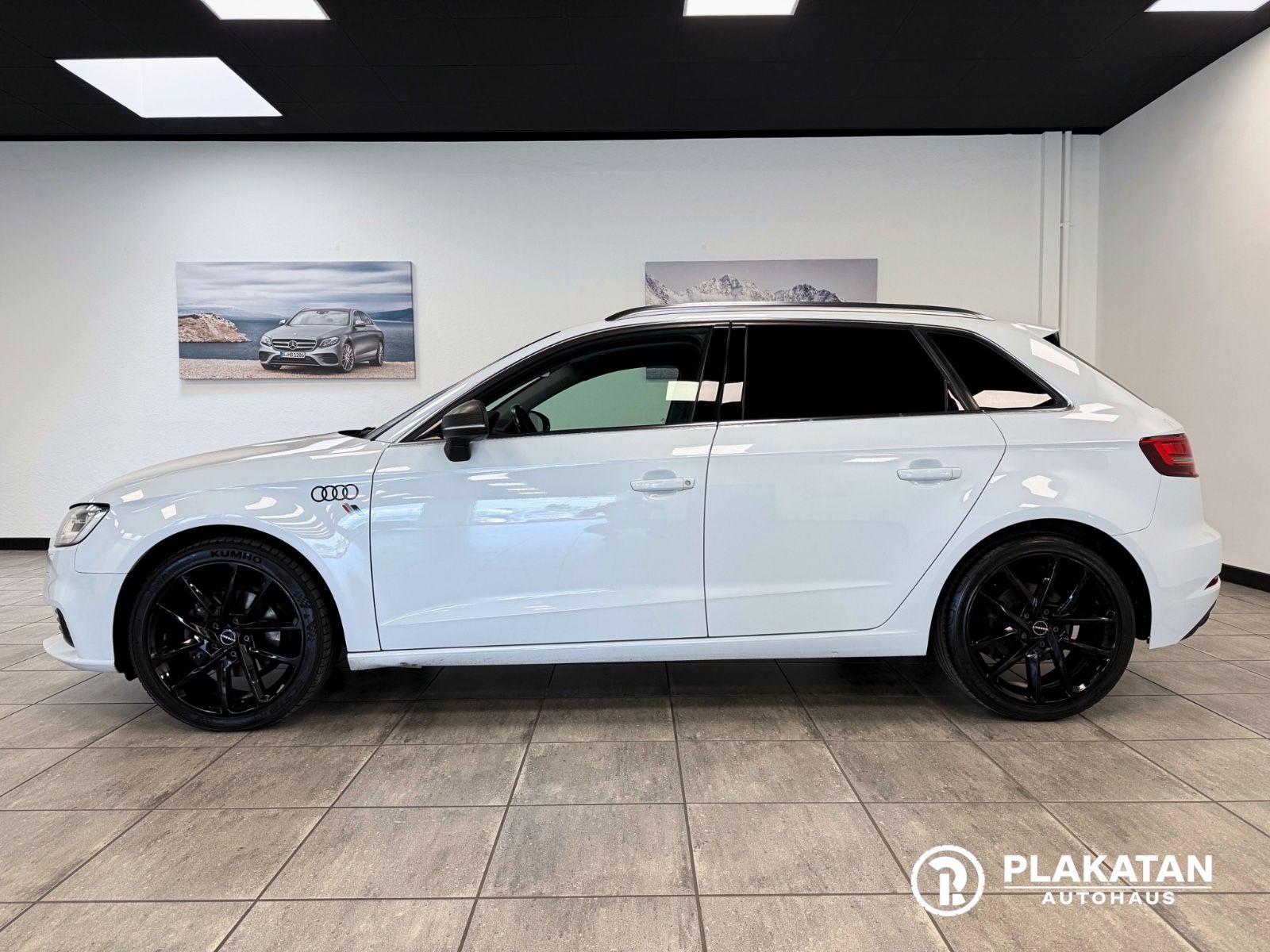 Fahrzeugabbildung Audi A3 Sportback Navi DigitalInstr LED