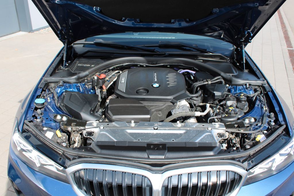 BMW 320d xDrive Touring AUT LED SHZ NAVI PDC ALU