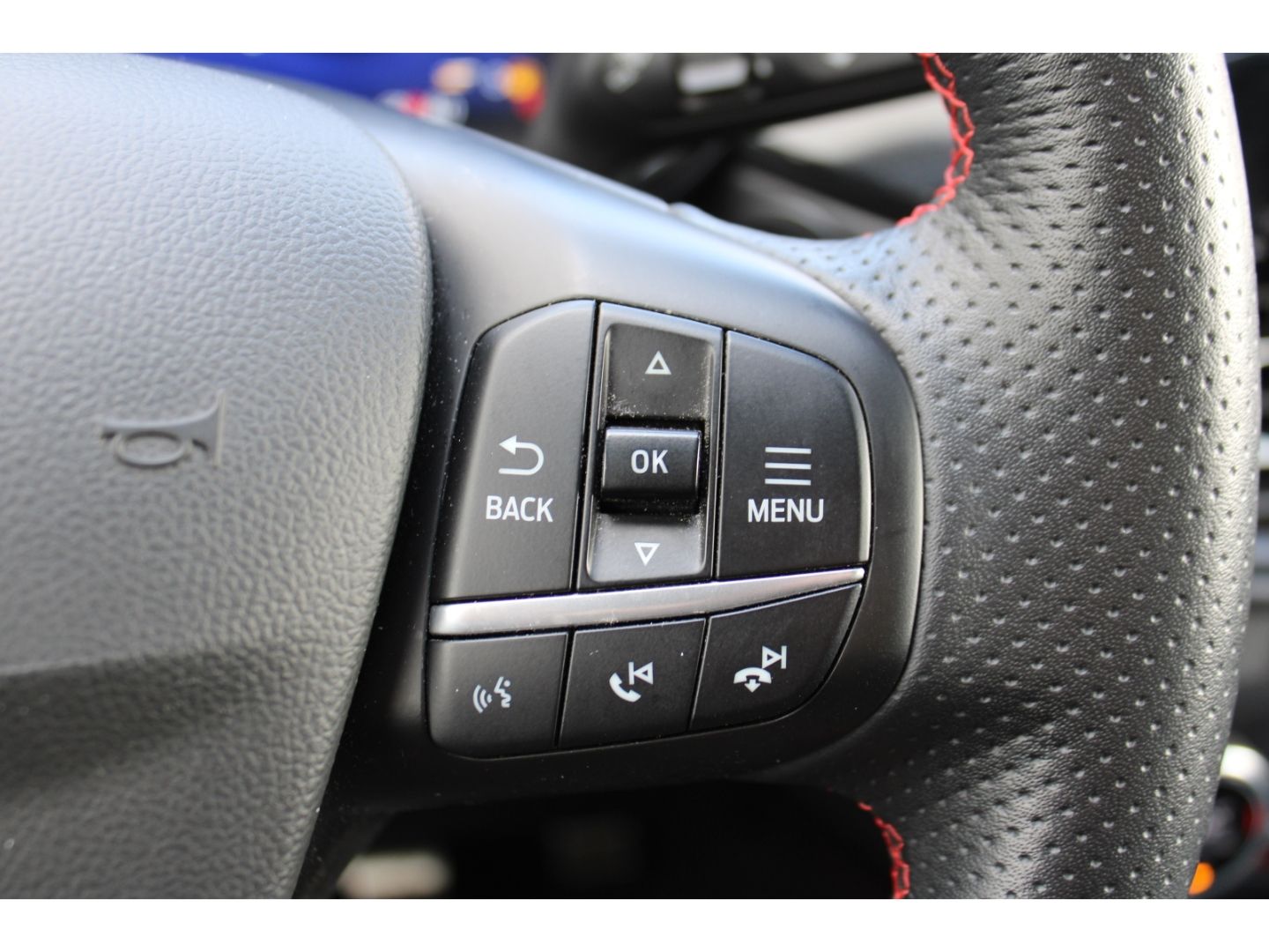 FORD Kuga Hybrid 2.0 EcoBlue ST-Line ACC LED AHK RFK - Image 18
