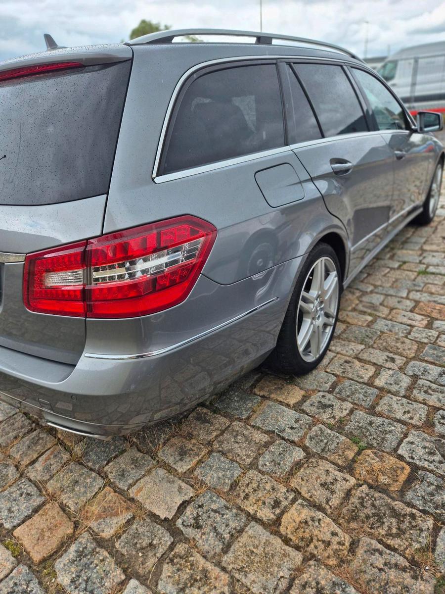 Mercedes-Benz  2011 — photo 6