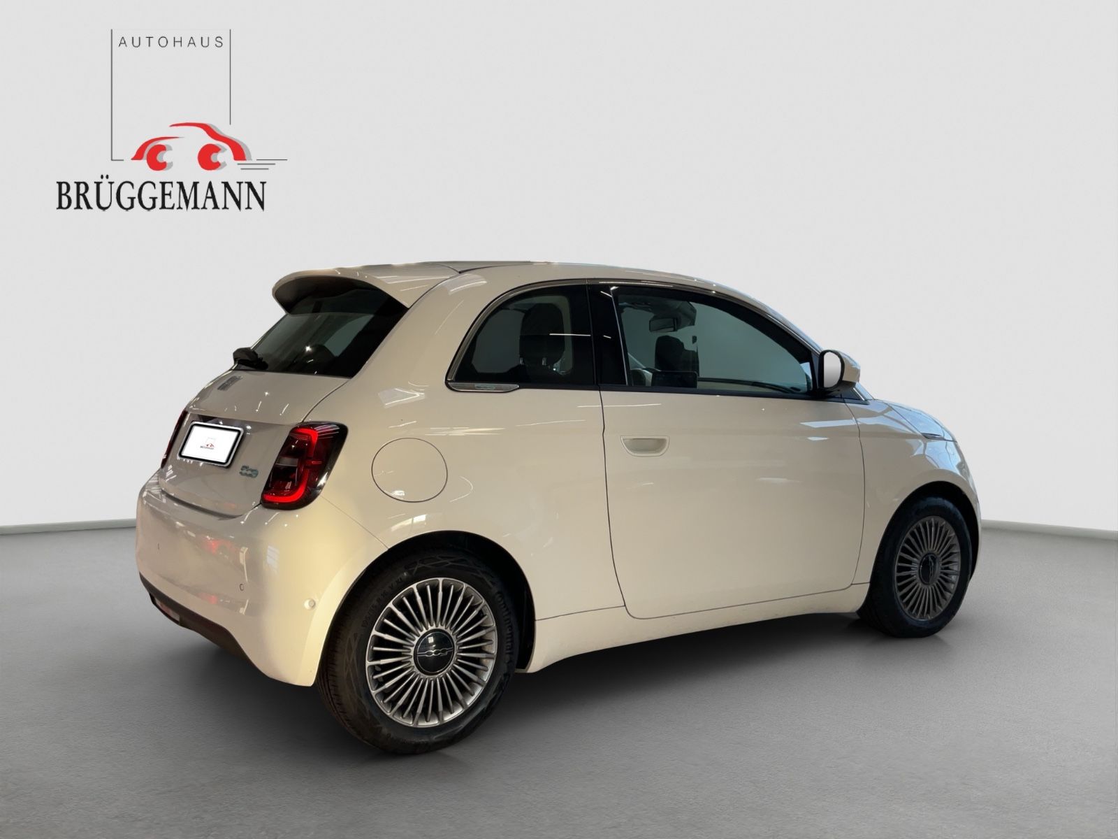 Fahrzeugabbildung Fiat 500e + Komfort Paket, Style Paket