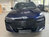 BMW i7 eDrive 50 MSportPRO B&W TV Loung TOPLEASING - blaue BMW i7